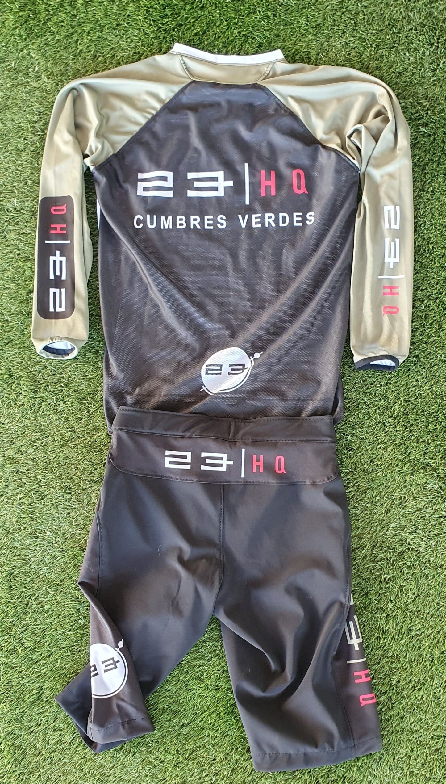 23 HQ Riding Kit, Jersey with Short Pants