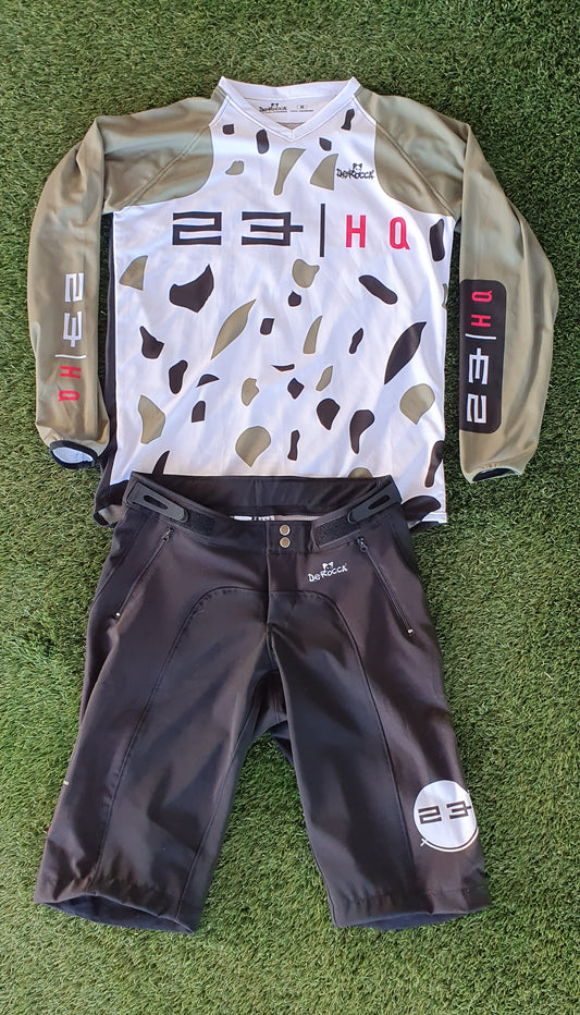 23 HQ Riding Kit, Jersey with Short Pants